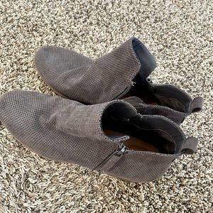 NWOT ankle boots